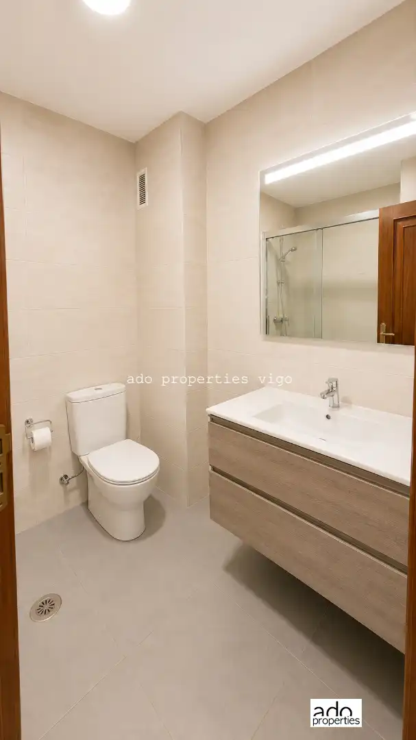 Baño de Piso en venta en Redondela con Calefacción, Trastero y Amueblado