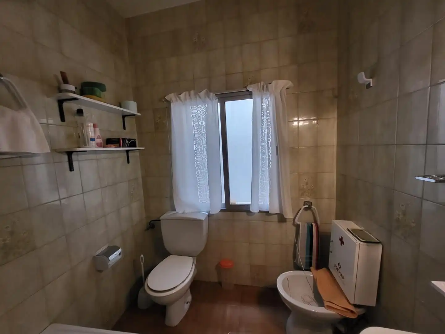 Bany de Casa o xalet en venda en El Picazo   amb Calefacció, Terrassa i Moblat