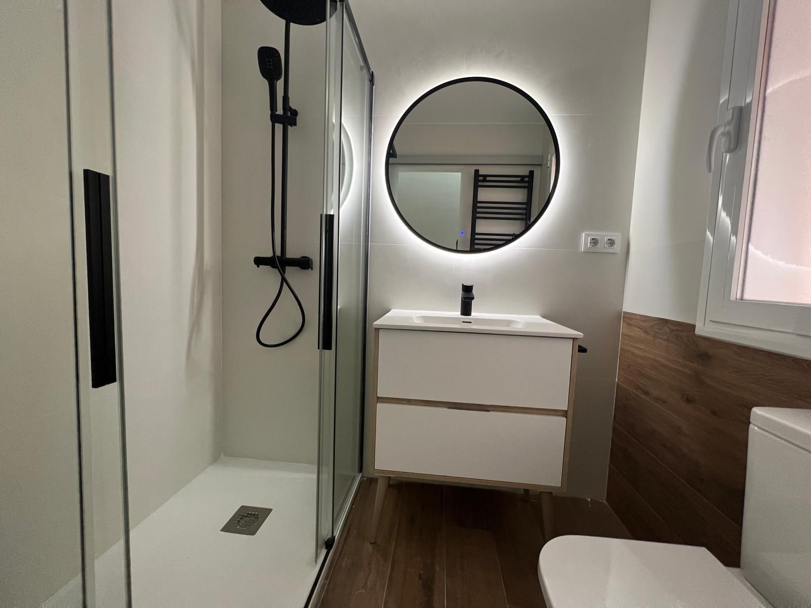 Bathroom of Flat to share in Illescas  with Air Conditioner and Heating