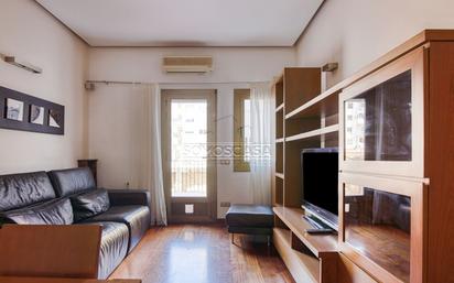 Living room of Flat to rent in  Barcelona Capital  with Air Conditioner, Heating and Parquet flooring