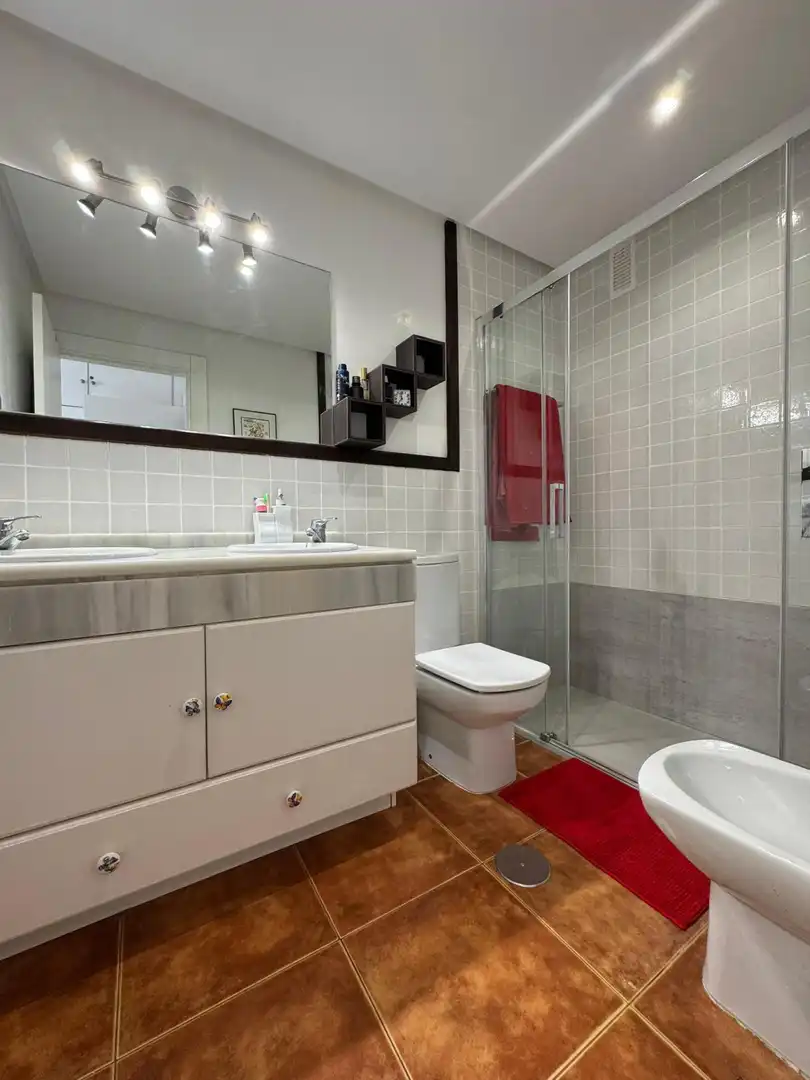 Baño de Apartamento en venta en Rota con Terraza y Piscina comunitaria