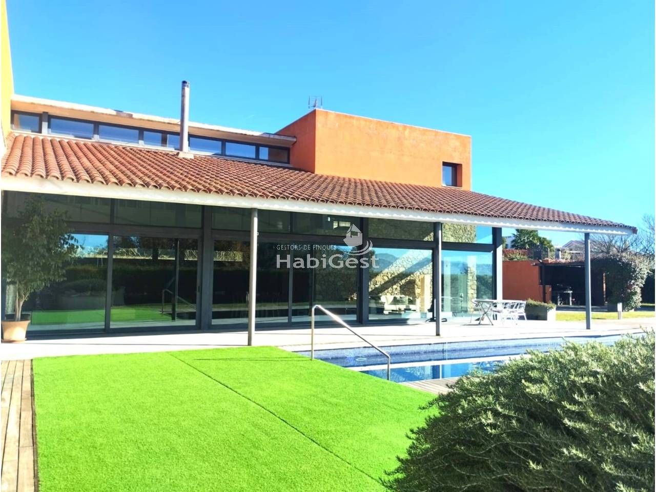 Vista exterior de Casa o xalet en venda en Cervià de Ter amb Aire condicionat, Jardí privat i Terrassa
