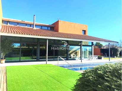 Vista exterior de Casa o xalet en venda en Cervià de Ter amb Aire condicionat, Jardí privat i Terrassa