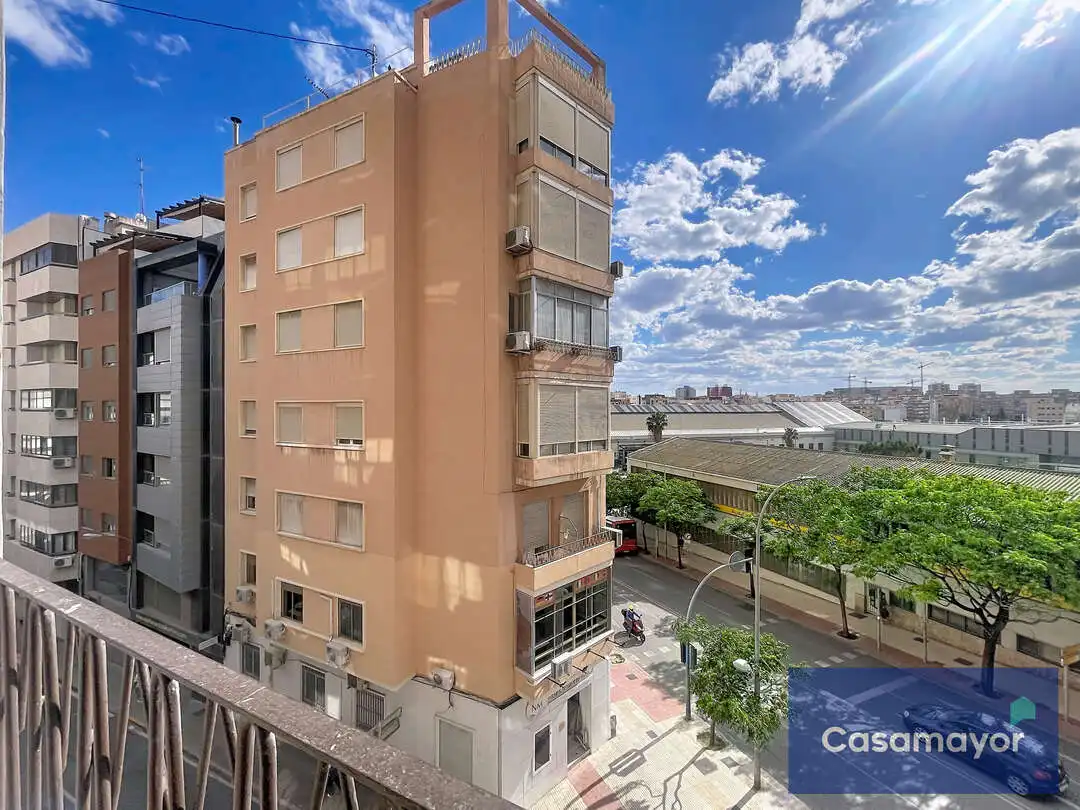 Vista exterior de Piso de alquiler en Alicante / Alacant con Aire acondicionado, Calefacción y Balcón