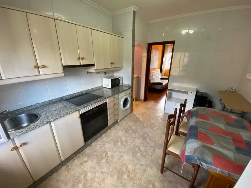 Cocina de Piso de alquiler en San Martín del Rey Aurelio con Calefacción, Amueblado y Horno