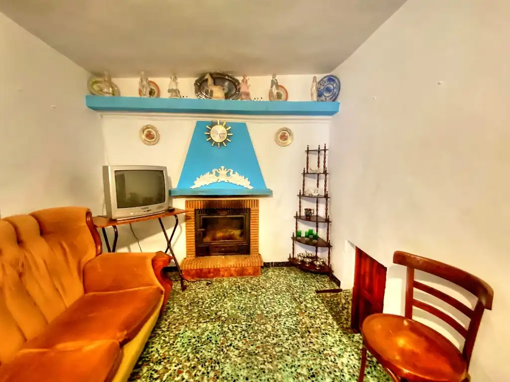Sala de estar de Finca rústica en venta en Salares con Terraza, Trastero y Amueblado