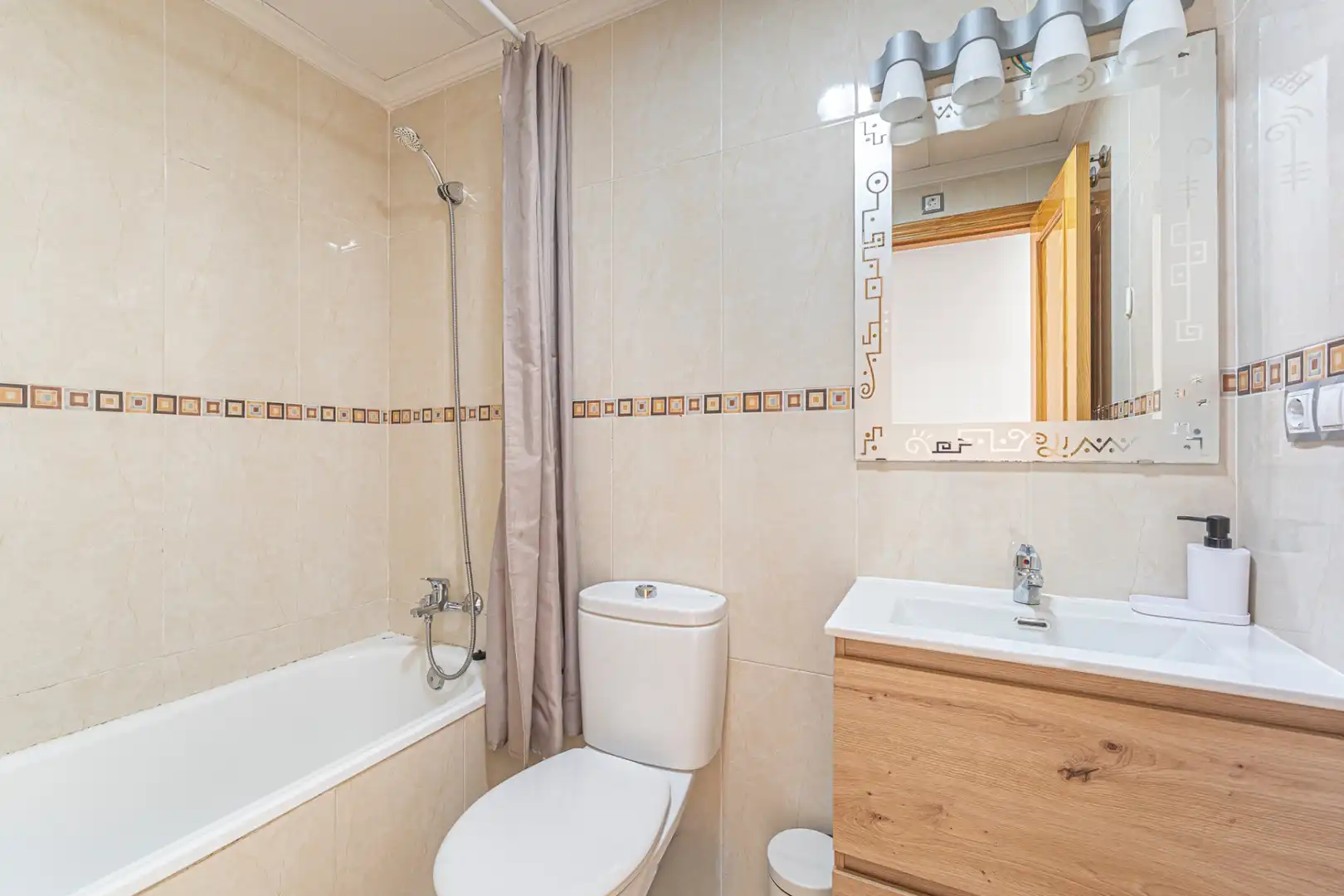 Bathroom of Flat for sale in Rojales  with Oven, Balcony and Community pool