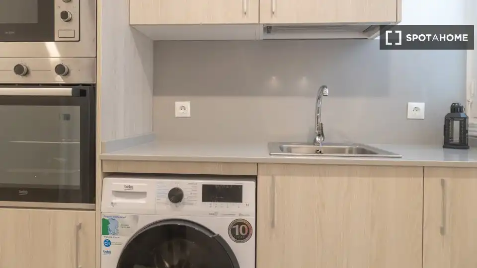 Kitchen of Flat for rent in Madrid  with Air Conditioner, Heating and Furnished