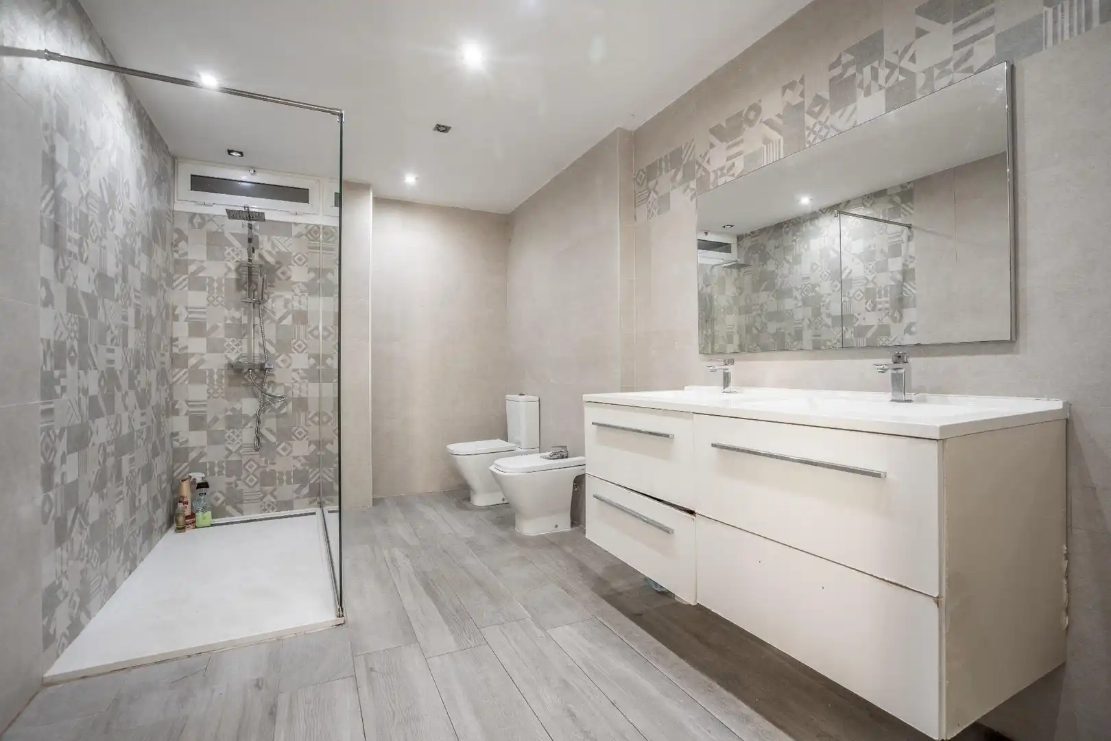 Bathroom of Houses for sale in Valencia  with Private garden, Terrace and Swimming Pool