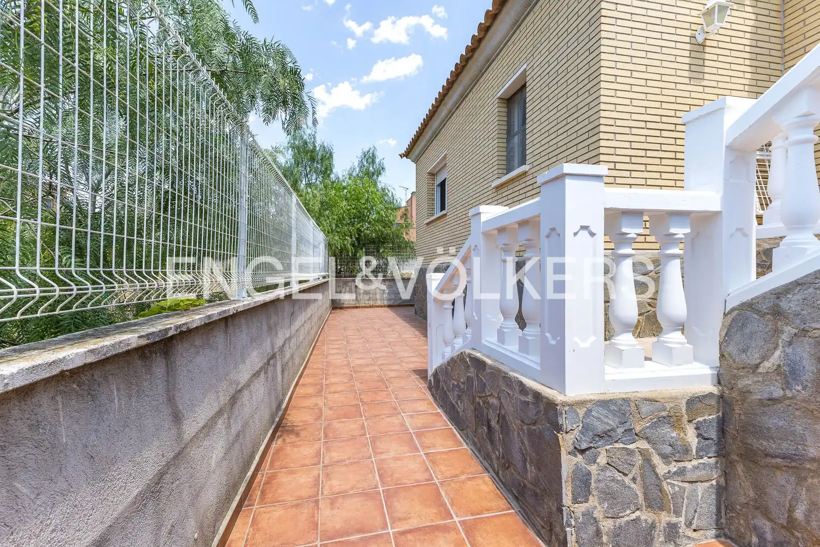 Vista exterior de Casa o xalet en venda en Sant Cugat Sesgarrigues amb Aire condicionat i Calefacció