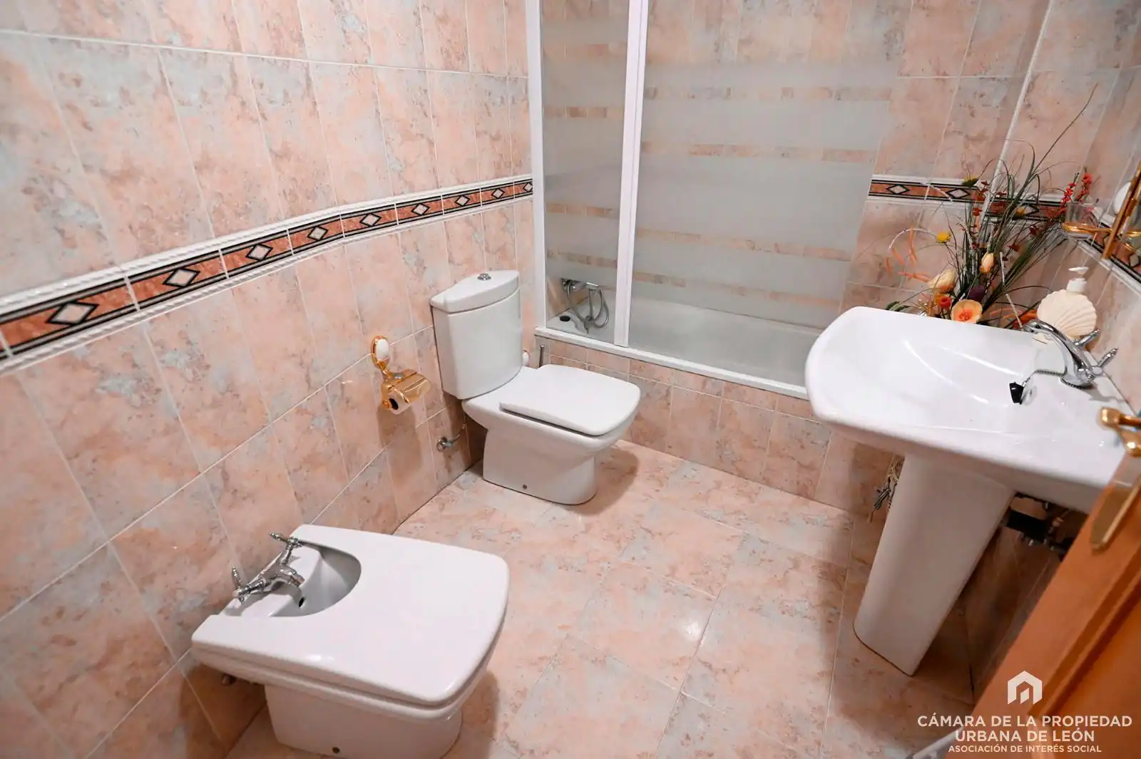Baño de Piso en venta en León Capital  con Calefacción, Terraza y Trastero