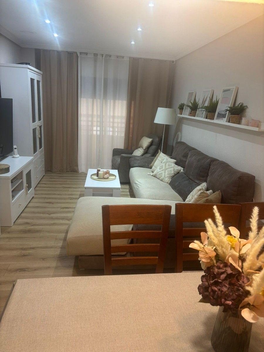 Sala d'estar de Apartament en venda en Elda amb Calefacció, Terrassa i Forn