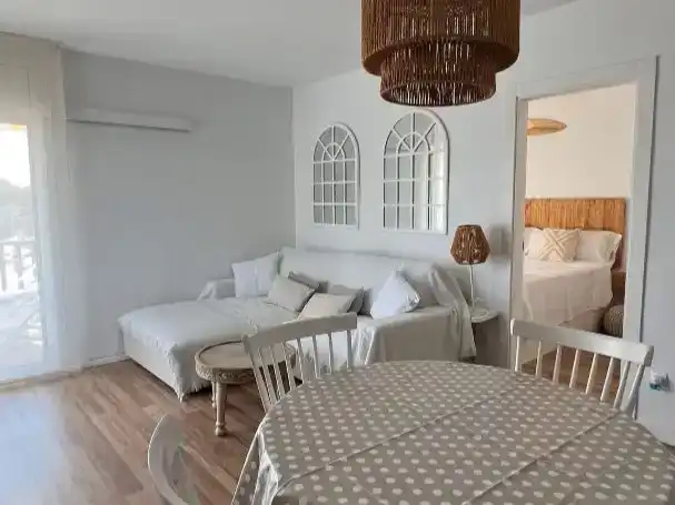 Sala d'estar de Àtic de lloguer en El Vendrell amb Aire condicionat, Parquet i Piscina