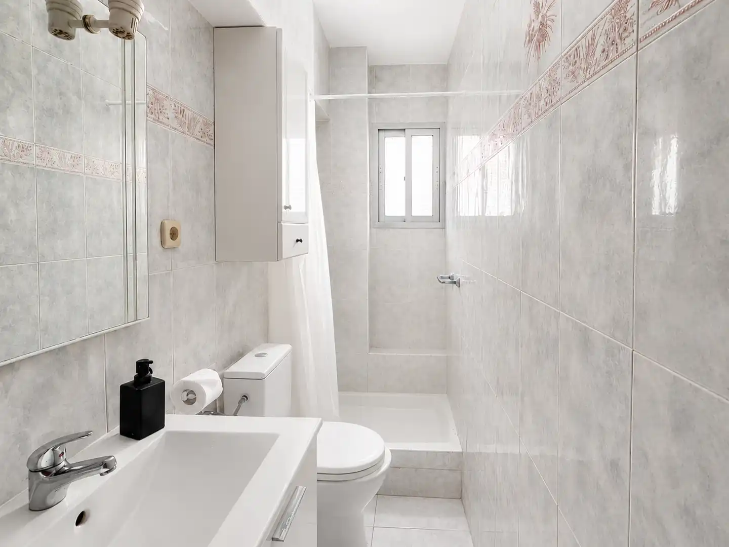 Bany de Apartament en venda en Madrid amb Aire condicionat i Terrassa