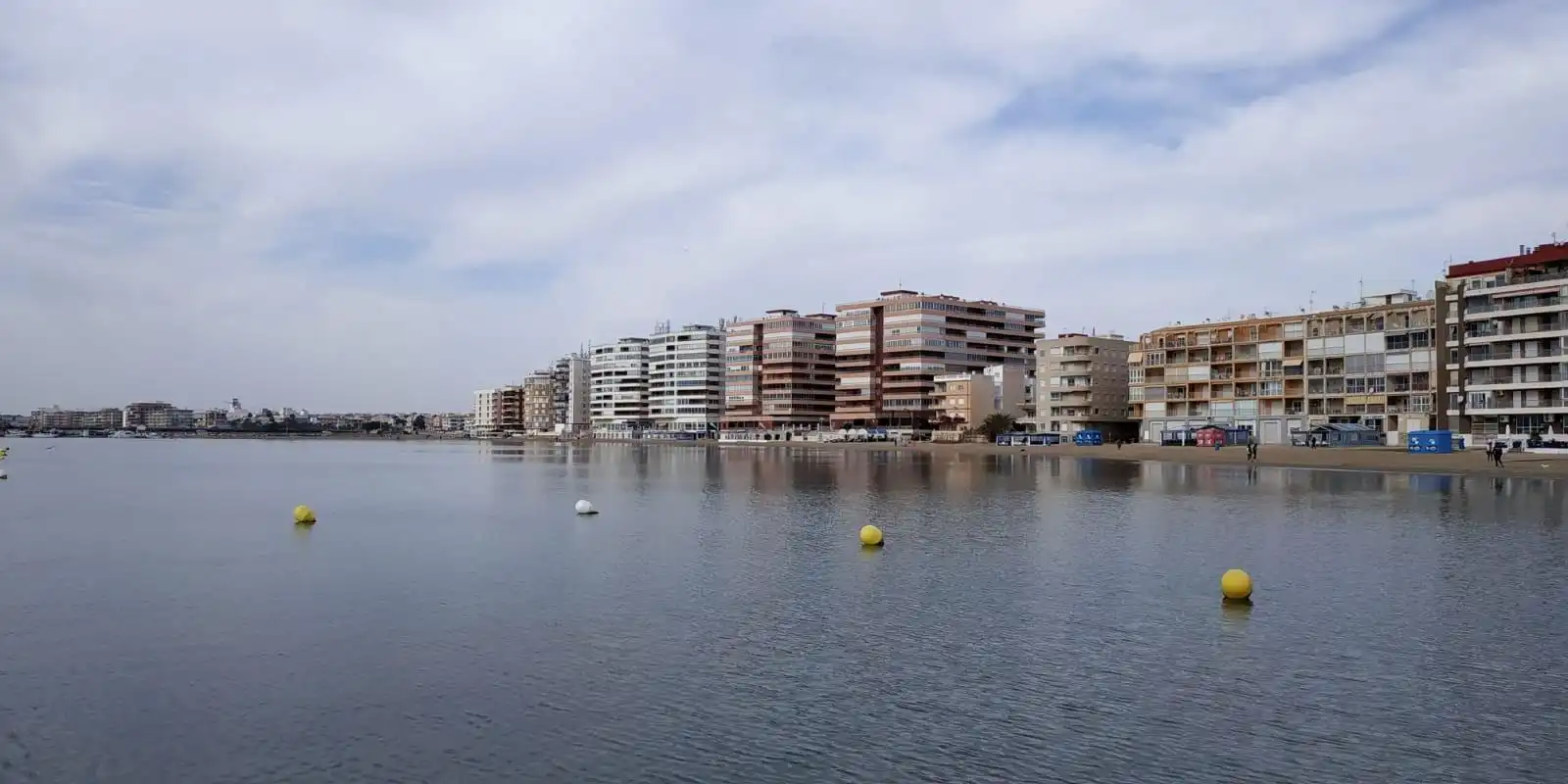 Vista exterior de Apartamento en venta en Torrevieja con Terraza y Amueblado