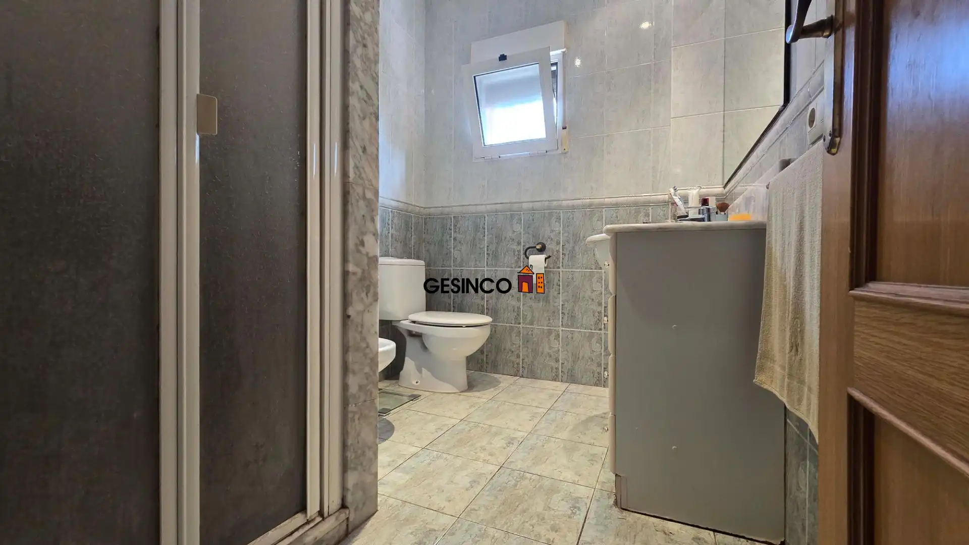 Bathroom of Houses for sale in Ontinyent  with Air Conditioner, Private garden and Storage room