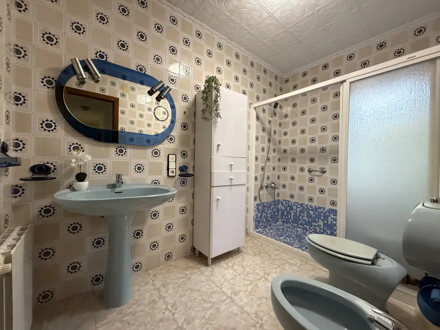 Badezimmer von Einfamilien-Reihenhaus zum Verkauf in La Pobla del Duc mit Klimaanlage, Heizung und Terrasse