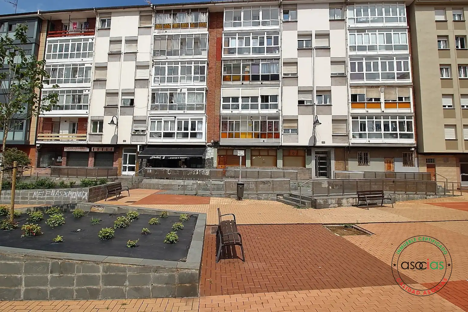 Local comercial en venda a Gijón - CL PUERTO RICO 25