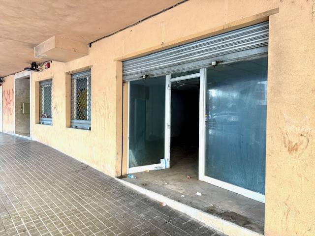 Local comercial en Venta en Carrer Camèlies, 44 en Can Cuiàs