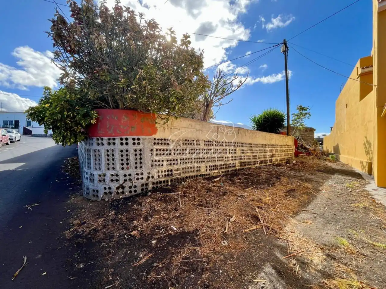Vista exterior de Casa o xalet en venda en Los Llanos de Aridane amb Jardí privat i Terrassa