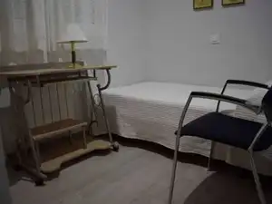 Dormitori de Pis de lloguer en Ciudad Real amb Moblat i Balcó