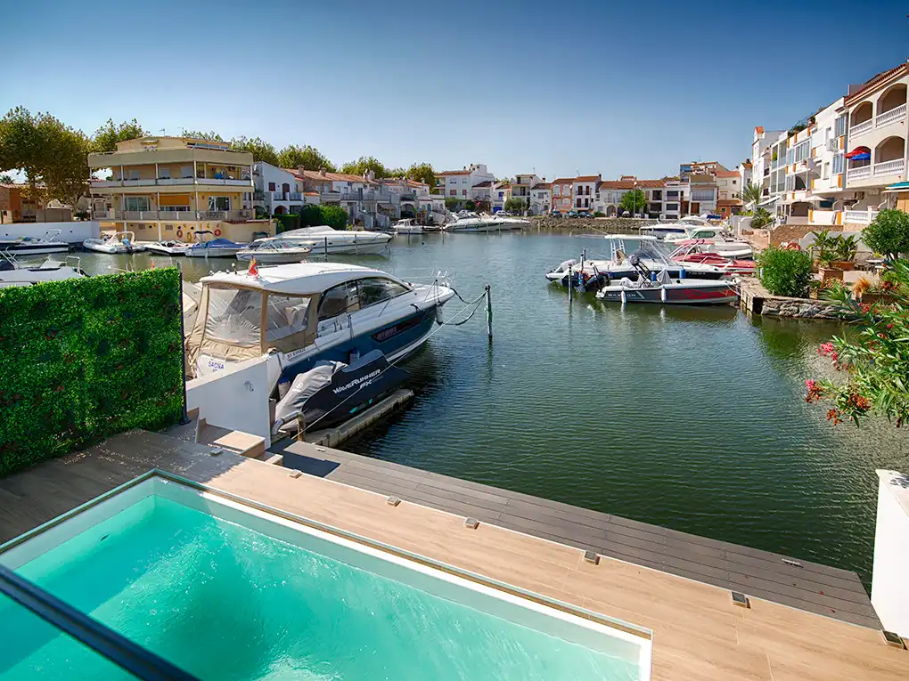 Piscina de Casa adosada en venda en Empuriabrava amb Terrassa, Piscina i Moblat