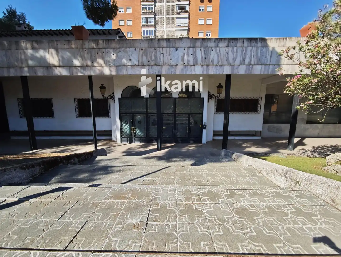 Außenansicht von Gebäude zum Verkauf in Alcorcón