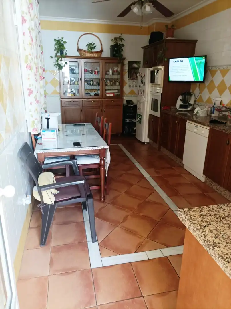 Cuina de Casa o xalet en venda en Utrera amb Aire condicionat, Calefacció i Terrassa