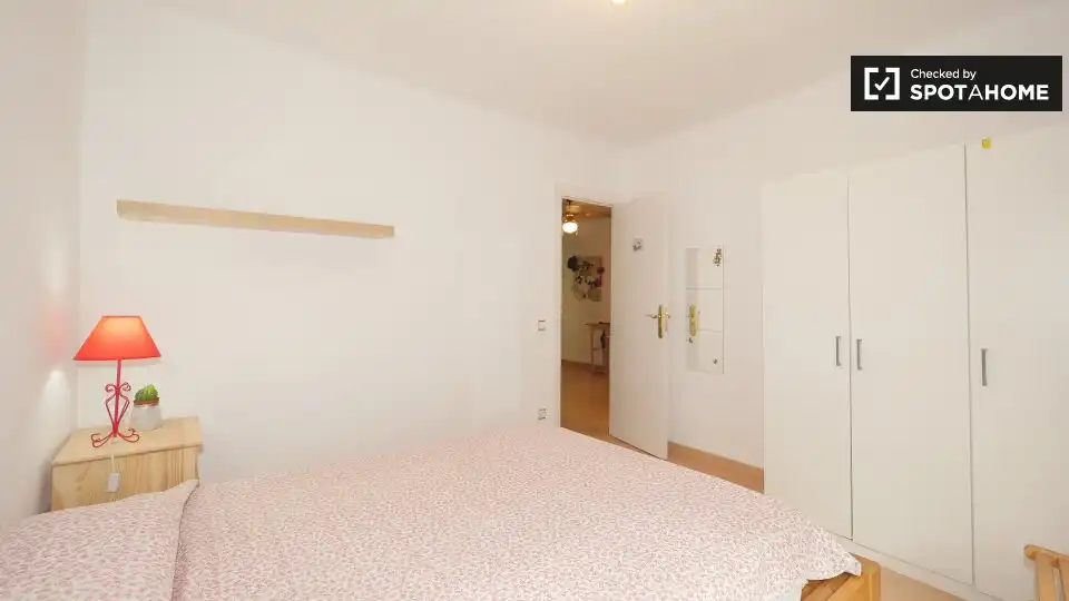 Habitación de Piso para compartir en L'Hospitalet de Llobregat con Aire acondicionado, Calefacción y Amueblado