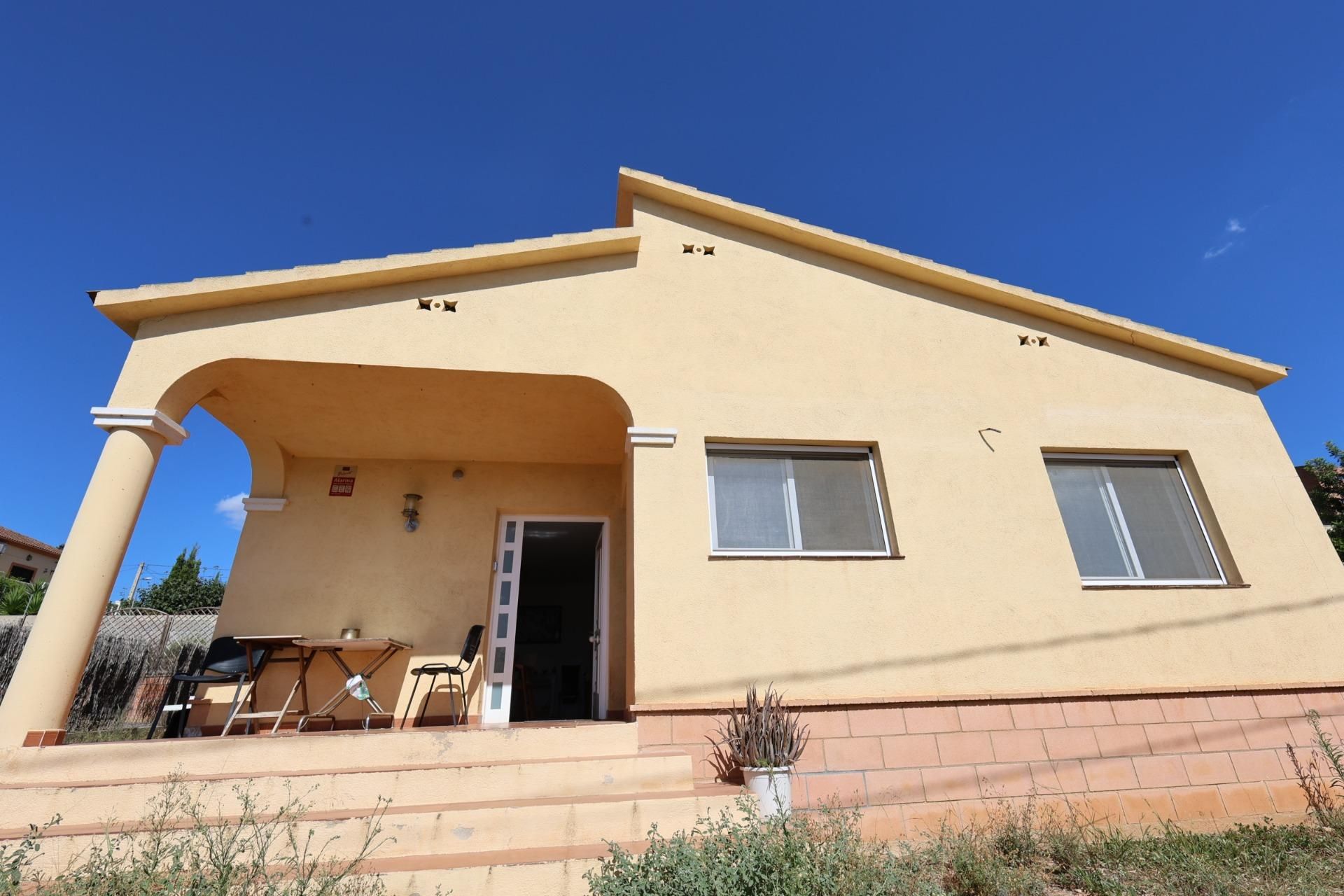 Vista exterior de Casa o xalet en venda en La Bisbal del Penedès amb Terrassa