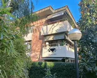 Vista exterior de Pis de lloguer en Sant Cugat del Vallès amb Aire condicionat, Terrassa i Piscina