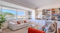 Living room of Apartment for sale in Donostia - San Sebastián   with Air Conditioner, Heating and Parquet flooring