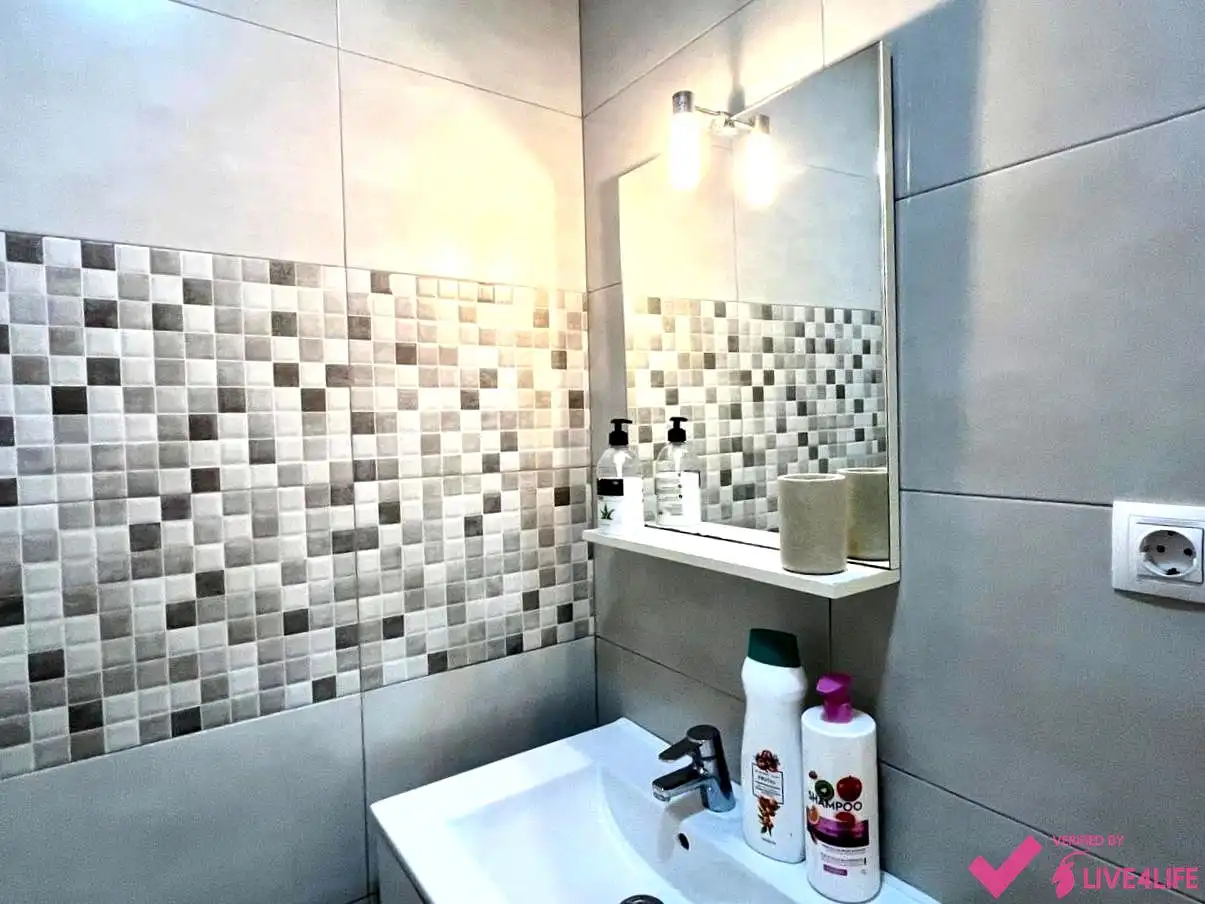 Baño de Piso de alquiler en Valencia con Jardín privado y Amueblado