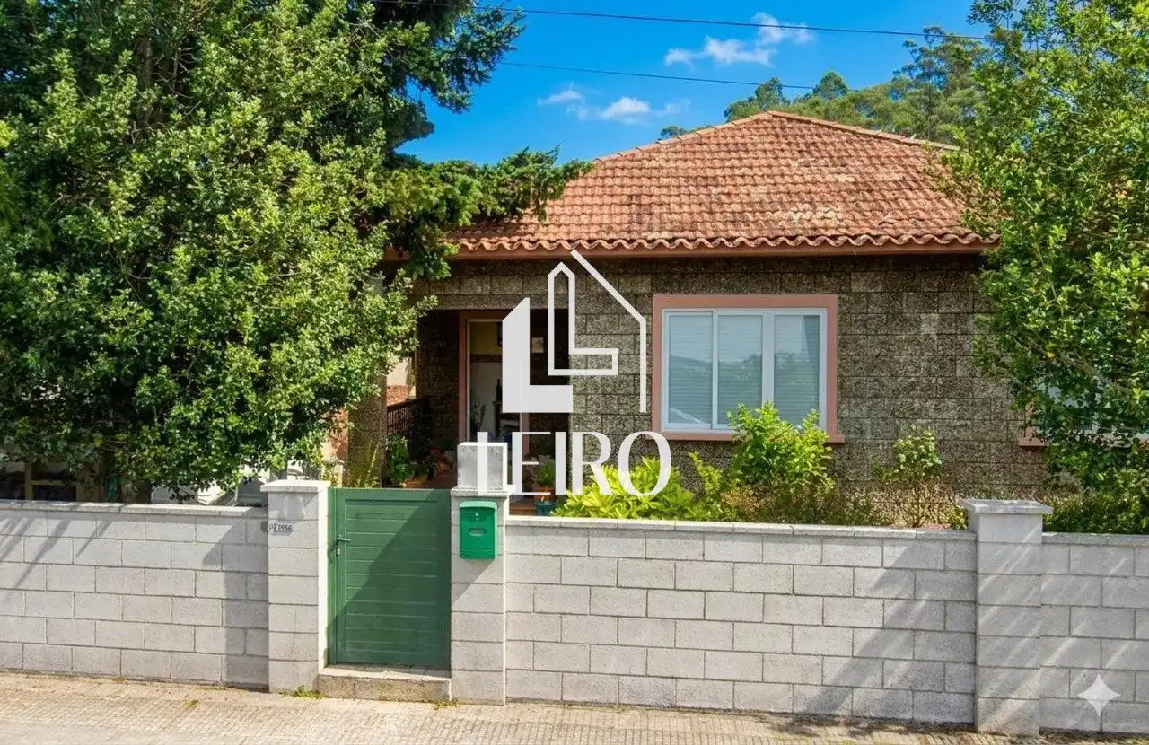 Vista exterior de Casa o xalet en venda en Cambados amb Jardí privat