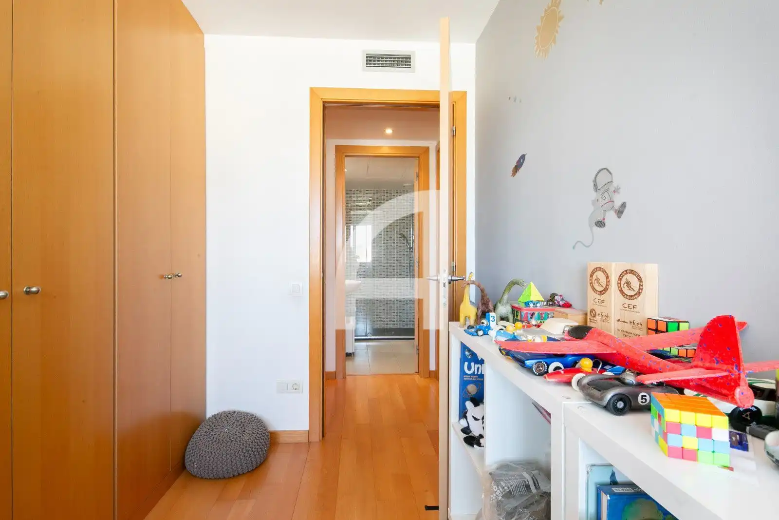 Schlafzimmer von Dachboden zum Verkauf in Sant Adrià de Besòs mit Klimaanlage, Heizung und Parkett