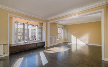 Living room of Flat for sale in  Barcelona Capital  with Air Conditioner, Heating and Parquet flooring