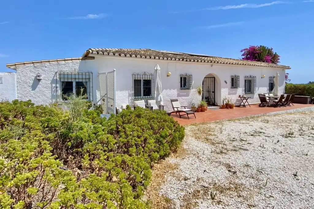 Vista exterior de Finca rústica en venta en Mijas con Jardín privado, Terraza y Piscina