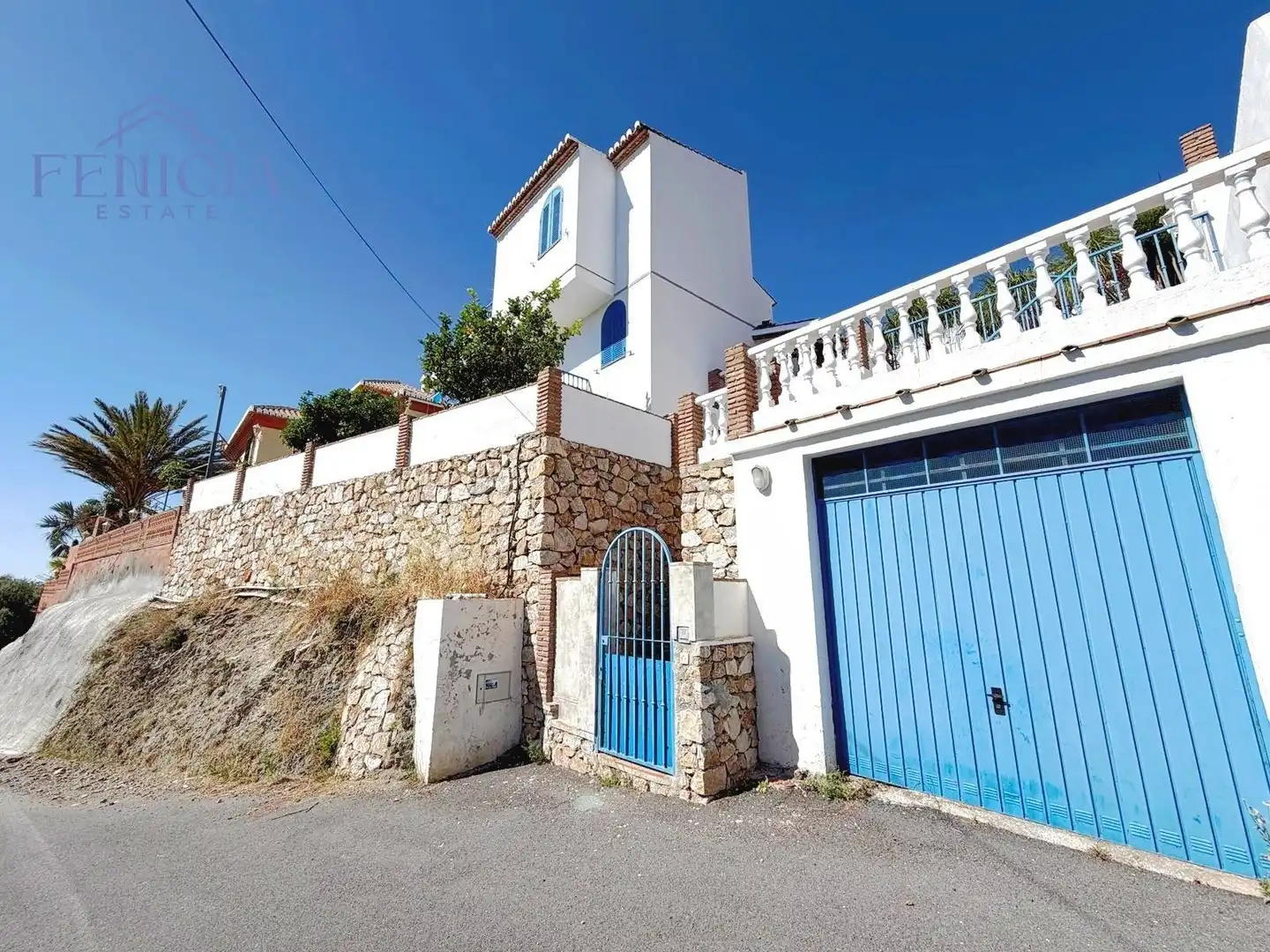 Vista exterior de Casa o xalet en venda en Almuñécar amb Jardí privat, Terrassa i Piscina
