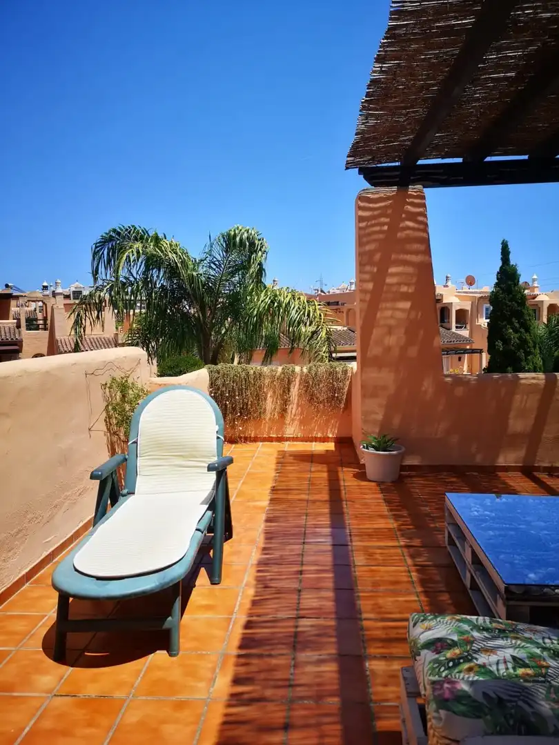 Terraza de Casa adosada de alquiler en Marbella con Aire acondicionado, Jardín privado y Terraza