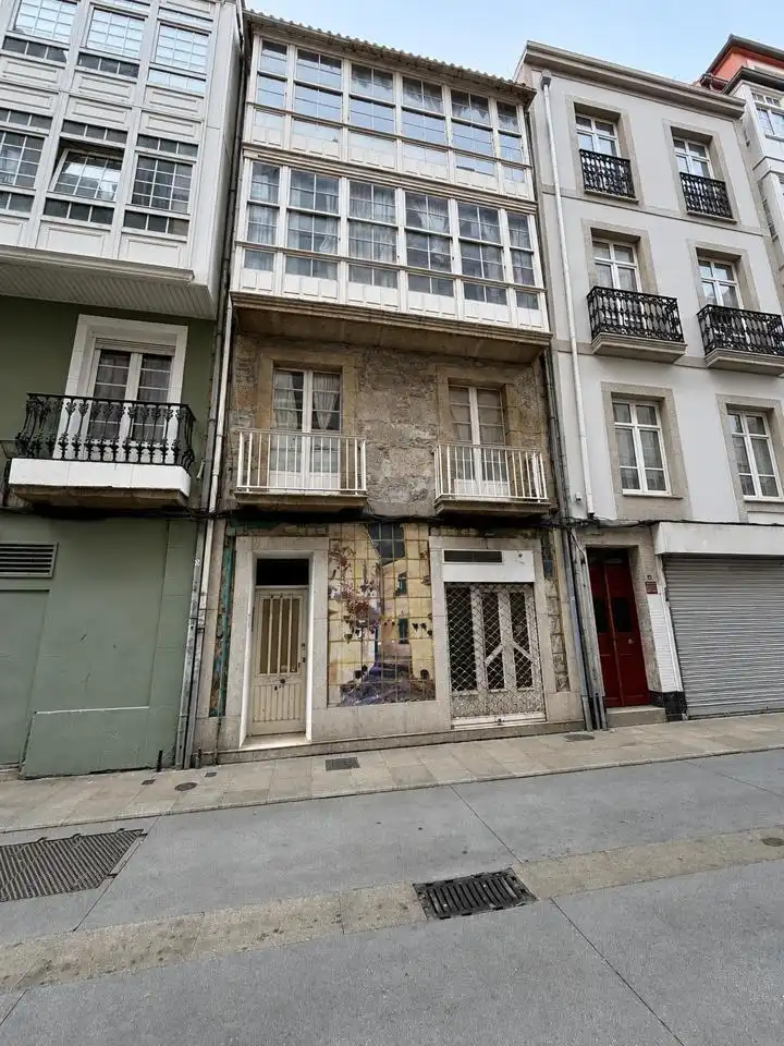 Vista exterior de Edificio en venta en A Coruña Capital 
