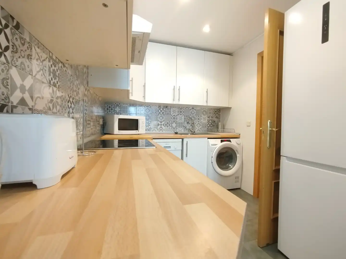 Kitchen of Flat for share in Madrid  with Heating, Furnished and Oven