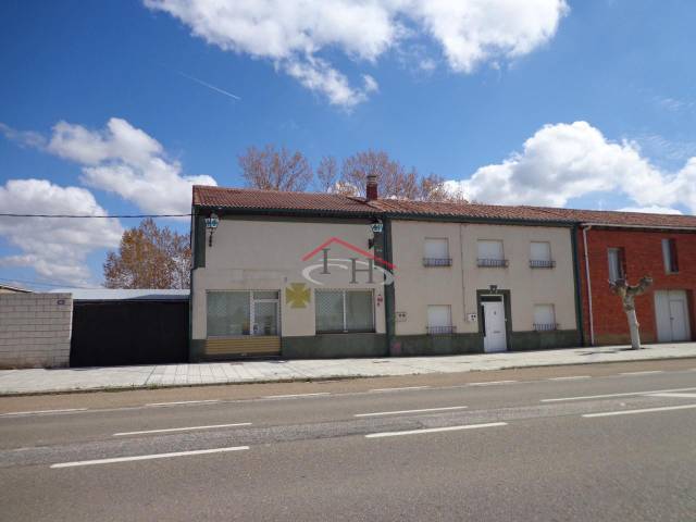Casa-chalet en Venta en CAMINO DE SANTIAGO en Villaturiel