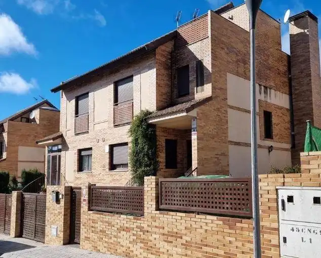 House for sale in Calle Caceres 15