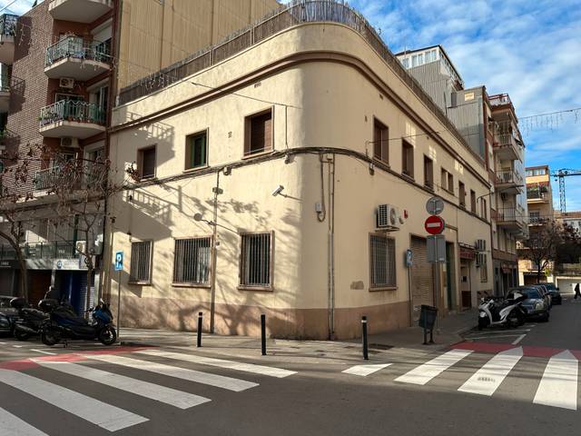 Local comercial en Alquiler en Carrer d'Emili Juncadella, 19 en El Centre