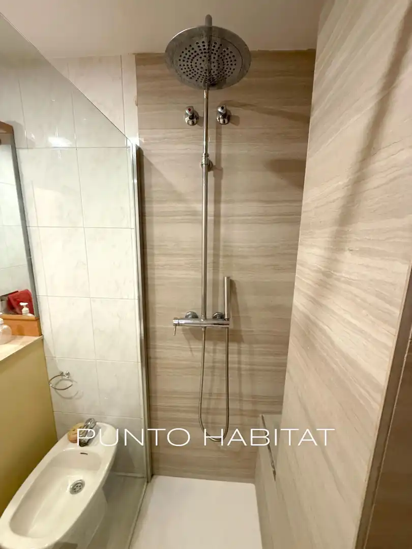 Bathroom of Flat for rent in Barcelona  with Air Conditioner, Heating and Parquet flooring