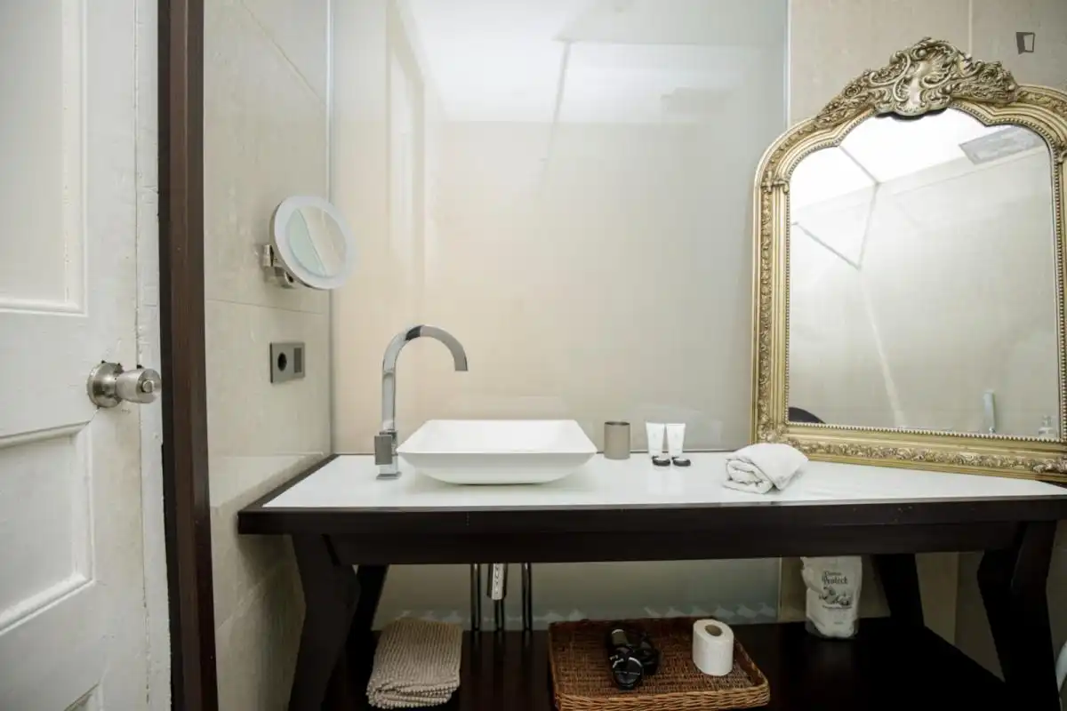 Bany de Apartament de lloguer en Barcelona amb Aire condicionat, Calefacció i Moblat