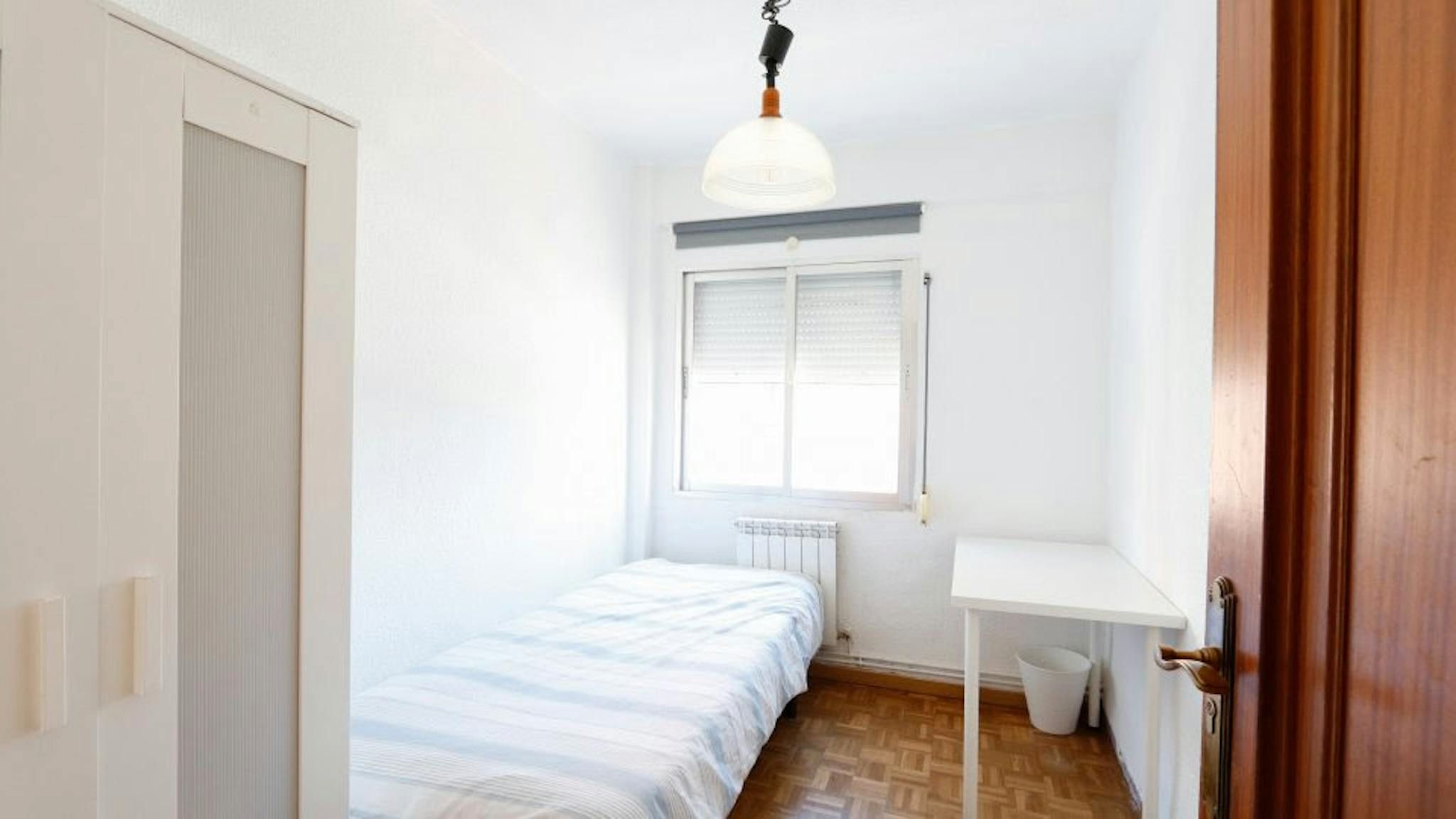 Dormitori de Pis de lloguer en  Madrid Capital amb Moblat i Rentadora