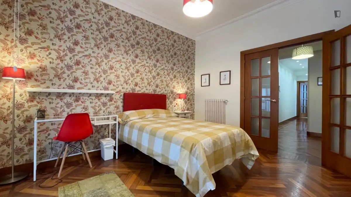 Room in Sabino Arana - Jesuitas