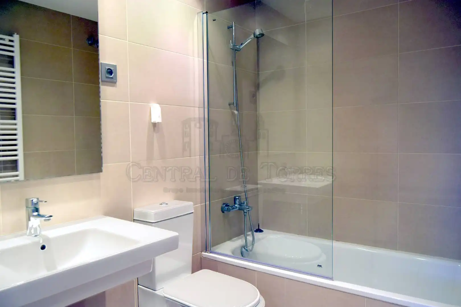 Bathroom of Ground floor for sale in Sant Cugat del Vallès  with Air Conditioner, Heating and Private garden