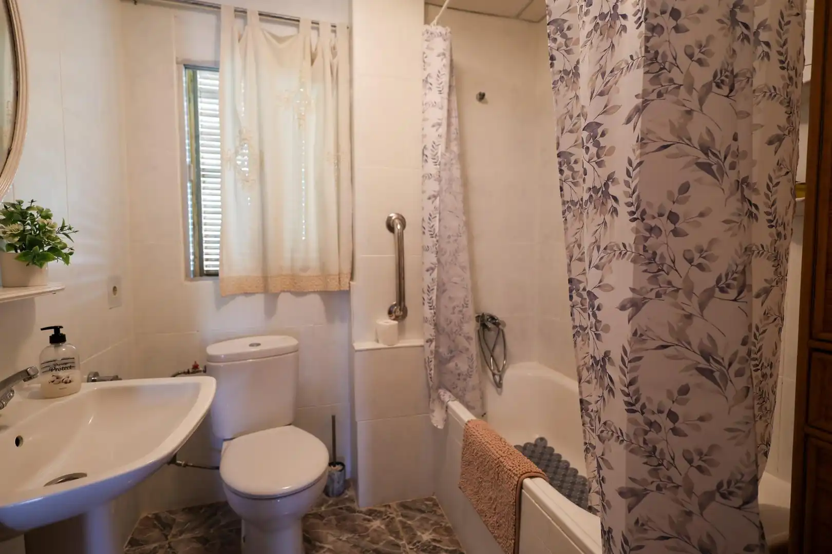 Bany de Casa o xalet en venda en Cogollos de la Vega amb Piscina